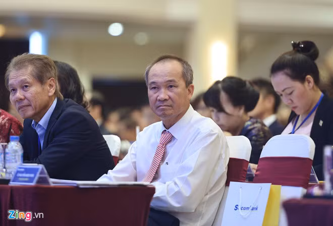 Nha dau tu ban thao co phieu Sacombank sau tin doi ten, chuyen san-Hinh-3