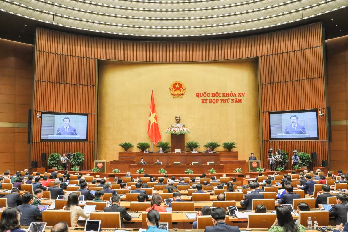 Quoc hoi yeu cau Chinh phu bao cao lo trinh cai cach tien luong