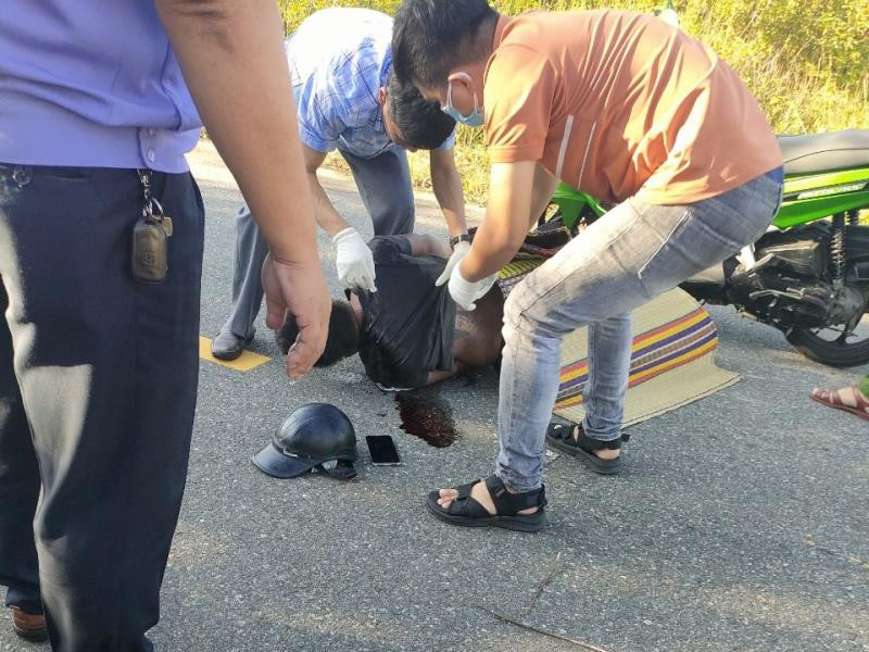 Biết không thể che giấu hành vi làm chết người, khoảng 3h sáng cùng ngày, Đức đã đến Công an phường Hòa Quý đầu thú. Trước khi đi, Đức đã giao khẩu súng săn cho Trần Đức Trung mang đi phi tang.