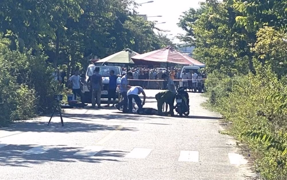 Nạn nhân tử vong được xác định là V.V.V.L. (23 tuổi, trú phường Hòa Minh, quận Liên Chiểu). Tại hiện trường, Cơ quan Công an cũng thu giữ 1 bao tải đựng gà.