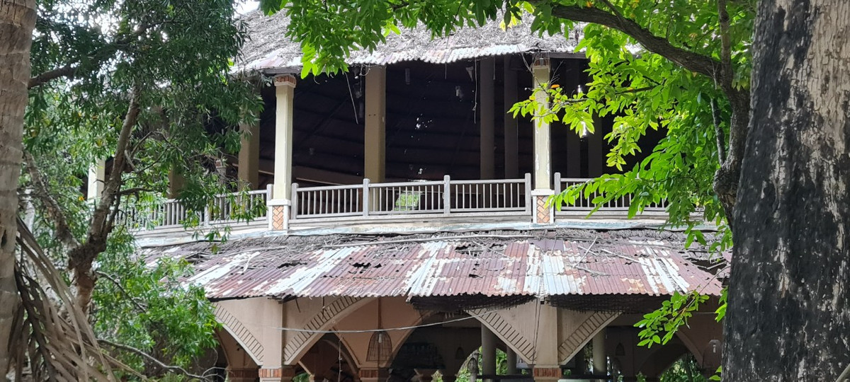 Khung cảnh hoang tàn, vắng lặng tại điểm du lịch đình đám một thời khiến không ít người tiếc nuối.