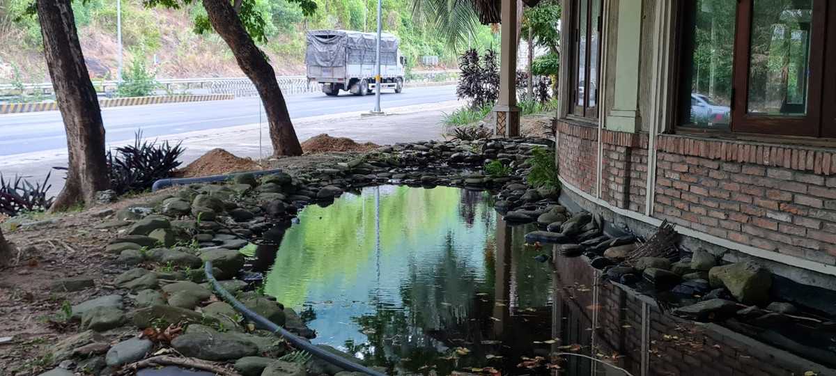 Trạm dừng Mekong Hải Vân nằm trong khuôn vực đèo Hải Vân, nơi được mệnh danh là “Đệ nhất kỳ quan”, trên vành đai du lịch di sản miền Trung: Huế - Đà Nẵng - Hội An, được xem là vị trí đắc địa trong việc đón tiếp khách du lịch bốn phương.