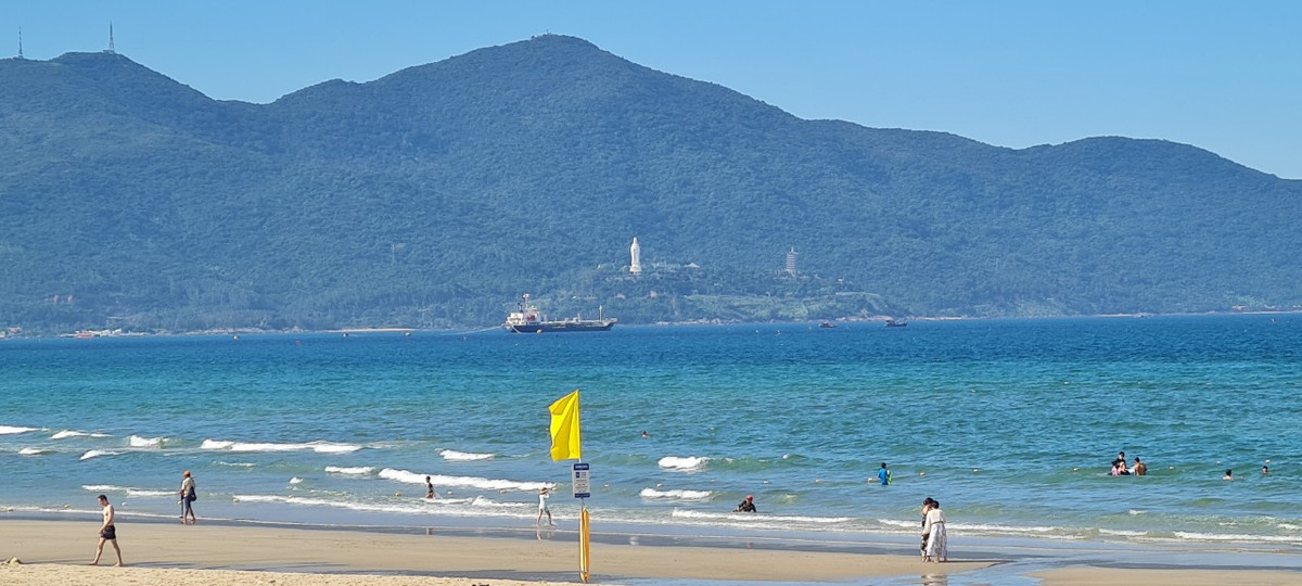 Mới đây, Tripadvisor, website hàng đầu về ứng dụng du lịch, công bố danh sách 10 bãi biển đẹp nhất châu Á năm 2023, trong đó Mỹ Khê là bãi biển duy nhất của Việt Nam được "gọi tên".