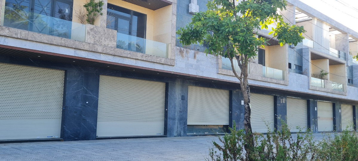 Giới bất động sản từng ca ngợi, Marina Complex sở hữu yếu tố “thiên thời, địa lợi” mà bất cứ nhà đầu tư nào cũng khao khát bởi một vị trí đắc địa ngay giữa trung tâm thành phố. 