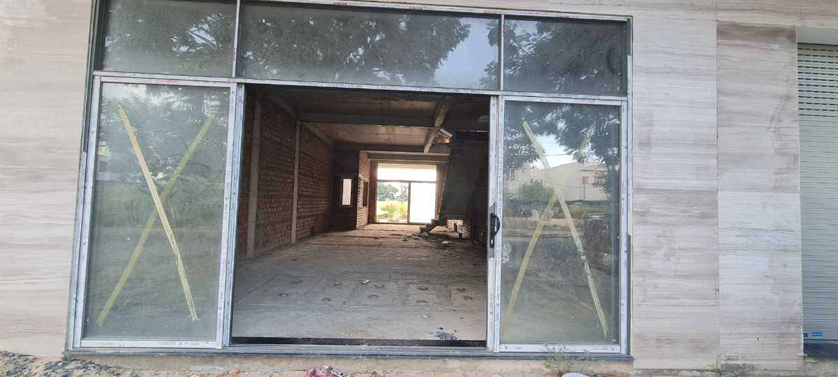 Một môi giới bất động sản cho biết, giá các căn shophouse 2 mặt tiền tại dự án này hiện đã giảm vài tỷ/căn, nhưng vẫn chưa "chốt" được.