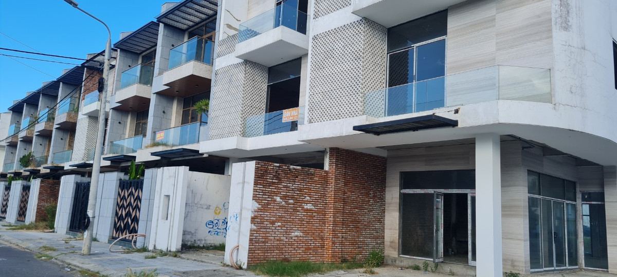 Sở hữu 3 công viên nội khu tạo ra mật độ phủ xanh đến 30% cho toàn dự án và 1 ha mặt nước để khai thác bến du thuyền đẳng cấp đầu tiên tại Đà Nẵng - viễn cảnh tươi sáng của Marina Complex từng "hớp hồn" biết bao nhà đầu tư.