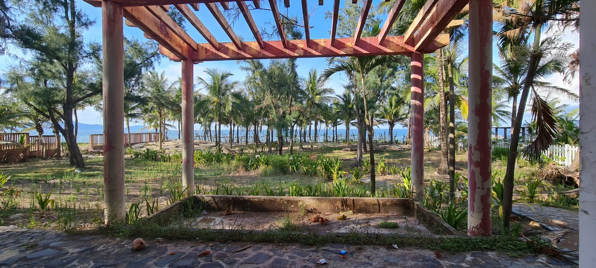 Mặt tiền ngôi nhà nhìn ra bãi tắm tuyệt đep, nơi được xem là tọa độ "sống ảo" mới nổi của Quảng Nam.