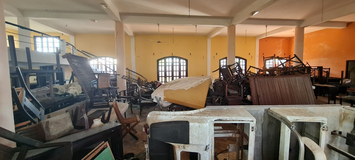 Qua các mùa mưa bão, các vật dụng đã bắt đầu mục nát hư hỏng.