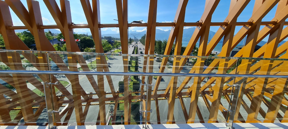 Cầu làm theo phong cách kiến trúc Nhật Bản. Kinh phí xây dựng 42 tỷ đồng.