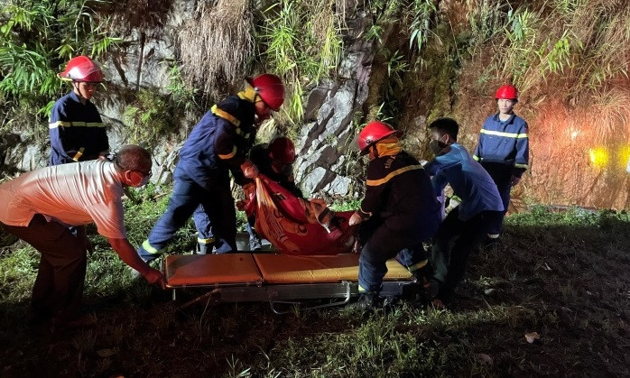 Theo thông tin ban đầu, vụ tai nạn đã làm 1 người chết và hàng chục người bị thương đang được cấp cứu tại bệnh viện.