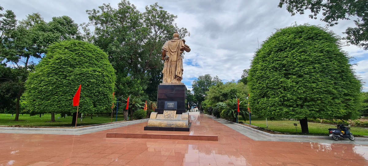 Có lẽ bởi vì loài cây này đã gắn bó với cuộc sống của Tây Sơn Tam Kiệt từ lúc sinh ra đến khi dấy binh khởi nghĩa lập nên triều Tây Sơn.