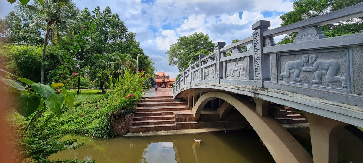 Du khách như được trở lại, ngược dòng sông lịch sử để đắm mình vào một quá khứ đầy hào hùng của dân tộc.