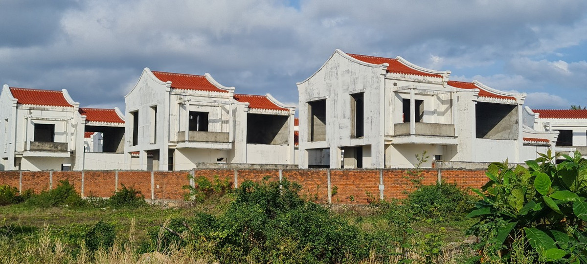 La liệt biệt thự xây dở dang ở “bãi biển đẹp nhất châu Á“ La liet biet thu xay do dang o “bai bien dep nhat chau A“