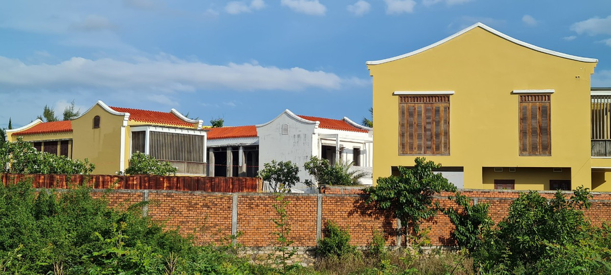 La liệt biệt thự xây dở dang ở “bãi biển đẹp nhất châu Á“ - Hình 2 La liet biet thu xay do dang o “bai bien dep nhat chau A“-Hinh-2