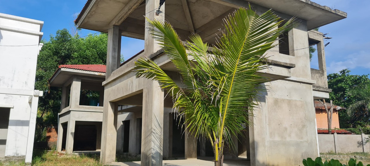 Trao đổi với PV, đại diện CĐT cho biết, dự án được cấp phép 2 khu đất: một khu xây dựng biệt thự và một khu cho khách sạn.