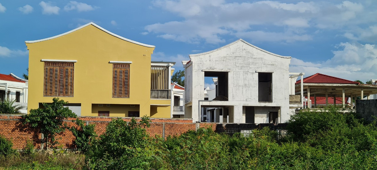 Mặt khác, khu dịch vụ spa cũng phải phá dỡ phía CĐT phải yêu cầu thiết kế và sau đó tư vấn xem xét xong mới phát hành bản vẽ. Phía CĐT dự án cũng bị phụ thuộc vào nhà thiết kế và tập đoàn quản lý.