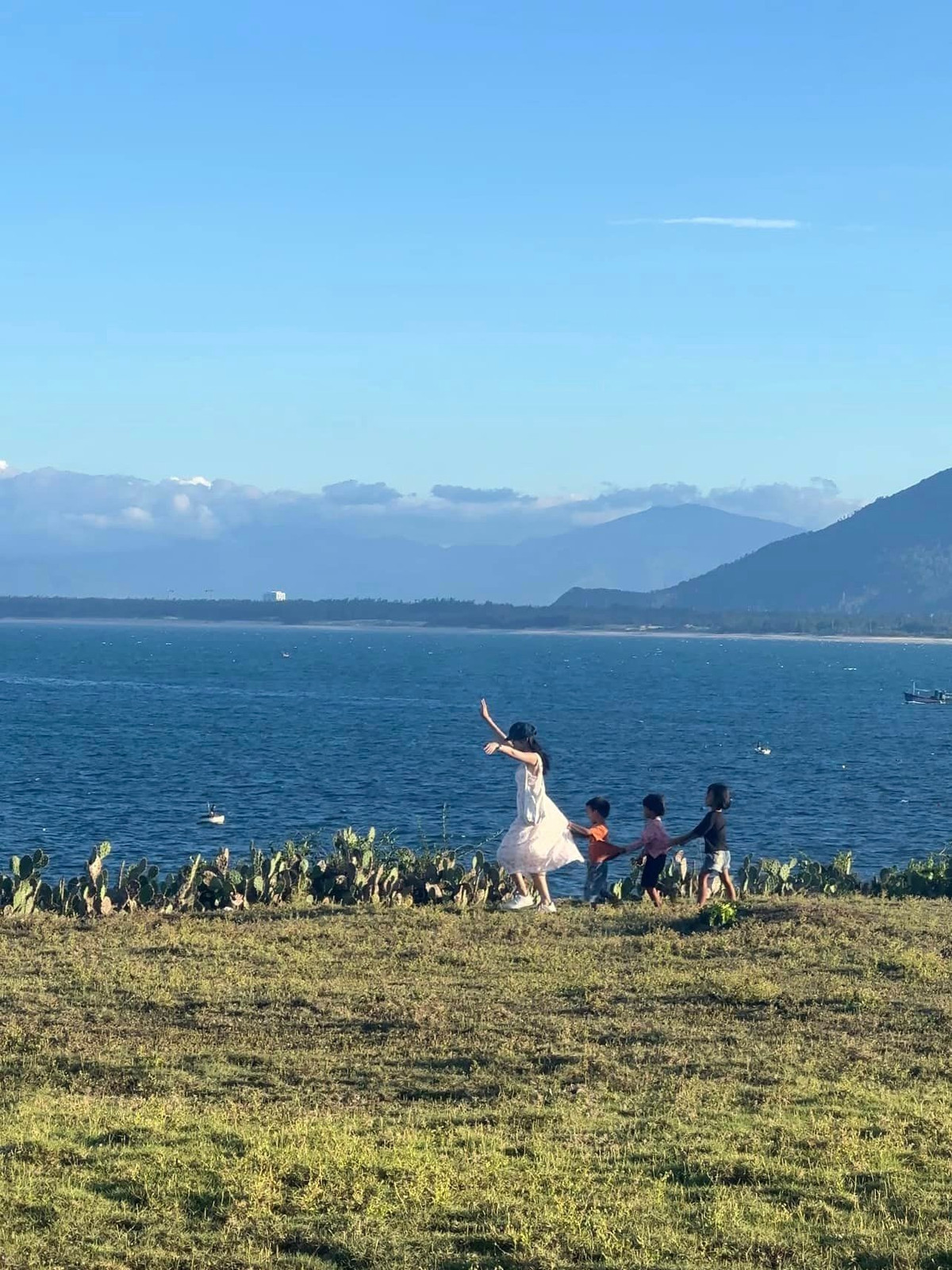 "Mình thích nhất hải đăng Đại Lãnh, vì ở đây là một trong những nơi đón bình minh đầu tiên trên đất liền Việt Nam, quanh đó cũng có nhiều điểm để check-in rất đẹp”, Thanh Phương nói.