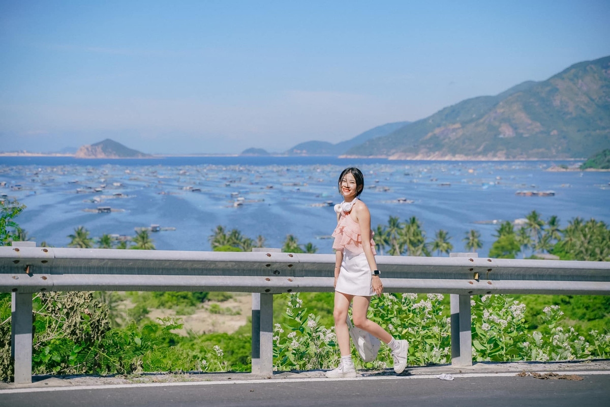 Theo Phương, nếu đi theo cung này, các bạn nên di chuyển từ sớm ở Quy Nhơn, bởi nếu đi muộn đến Phú Yên vào lúc trưa cực kì nắng và tốn sức.