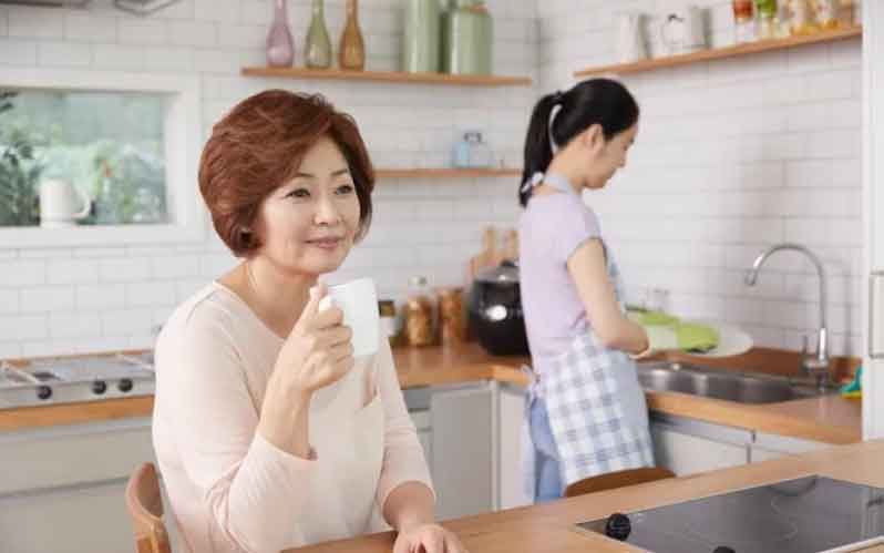 Ban khoan khi me chong goi y cho hang xom vay vang de lay lai