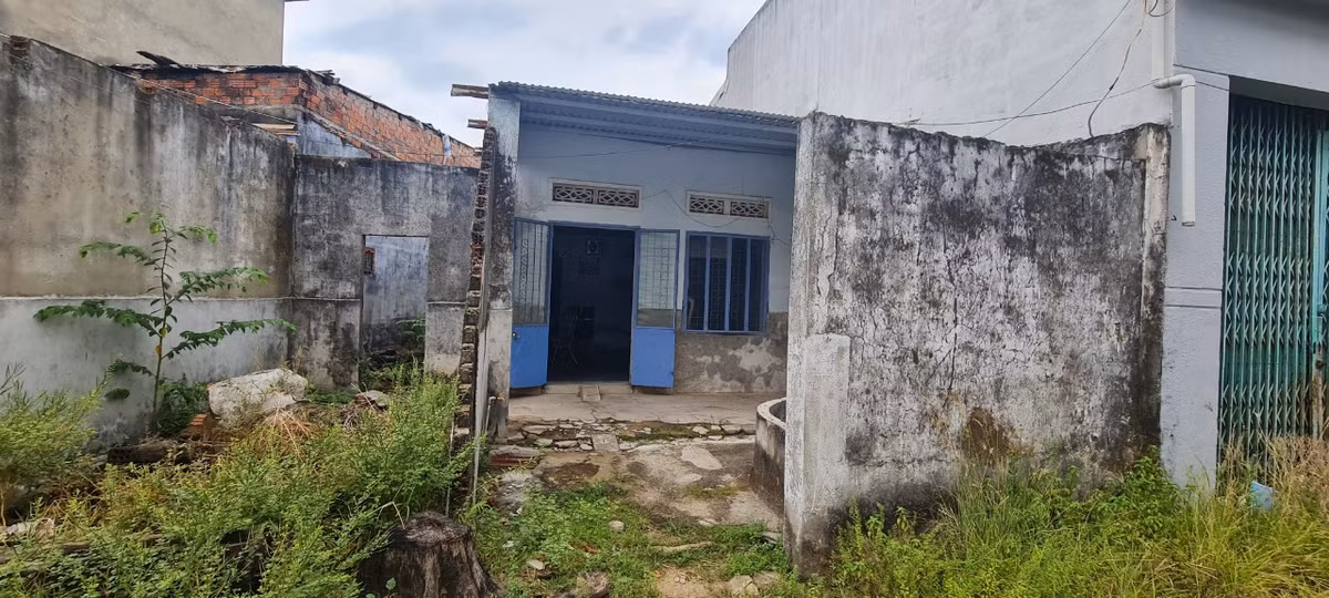 Tổ 89 cũng là khu vực trũng thấp ven sông nên cứ vào mùa mưa bão, hàng chục hộ gia đình nơi đây được chính quyền phường Hòa Xuân vận động di dời đến các trường học trên địa bàn để trú bão, đề phòng nhà sập hoặc bị ngập lụt.