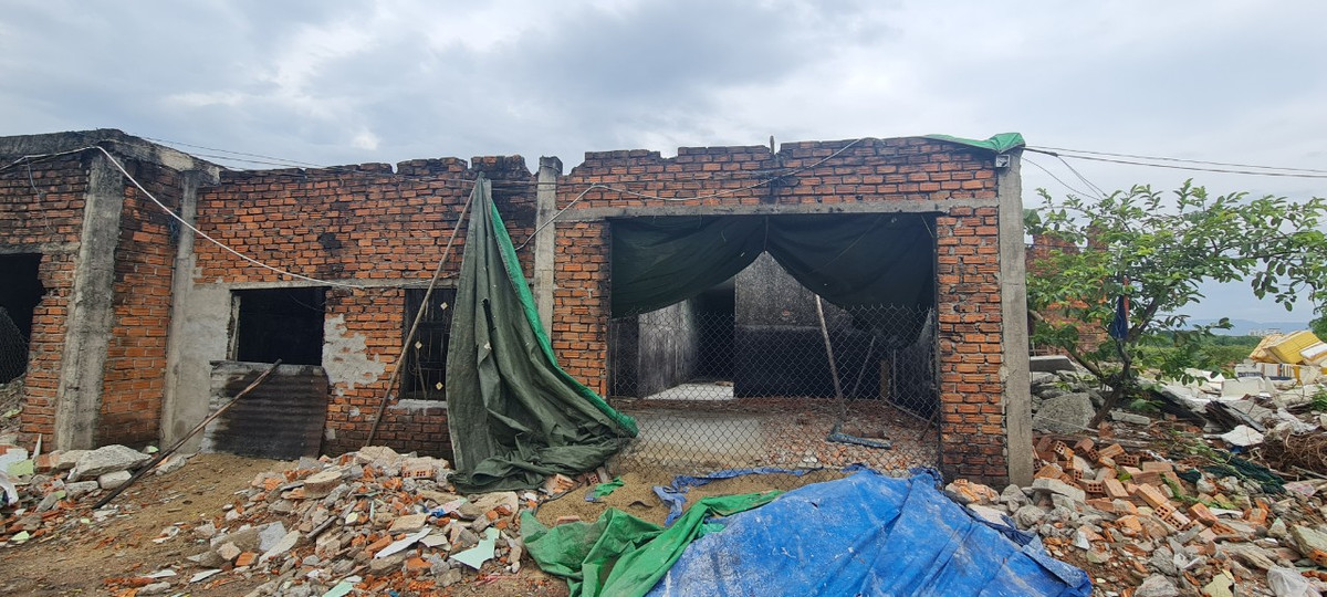 "Phường vẫn đang kiến nghị Thành phố đẩy nhanh tiến độ triển khai dự án tại tổ 89.", ông Sanh cho biết. Và những người dân tổ 89 vẫn đang mòn mỏi chờ ngày dự án thực hiện để họ được "an cư lạc nghiệp", và đỡ cảm thấy "chạnh lòng" khi bước từ làng ra phố cách đó vài bước chân.