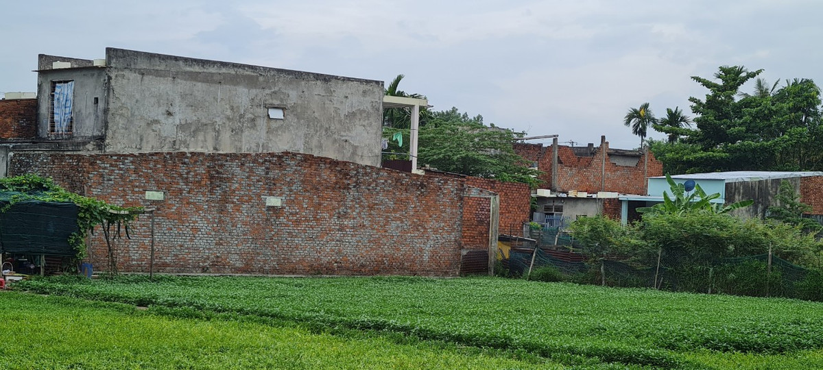 Vướng quy hoạch "treo", nhiều ngôi nhà của người dân nơi đây xuống cấp nghiêm trọng, nhưng đành "giữ nguyên hiện trạng", không được phép sửa chữa.