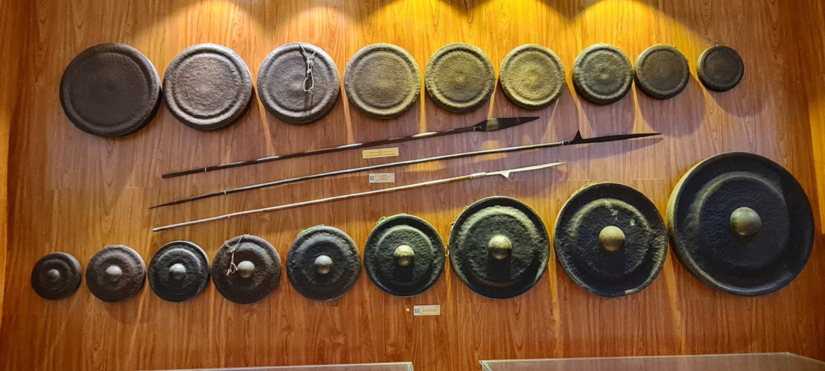 Nơi đây sở hữu một kho tư liệu, hiện vật phong phú về thời đại lẫy lừng của vị vua kiệt xuất Quang Trung – Nguyễn Huệ.