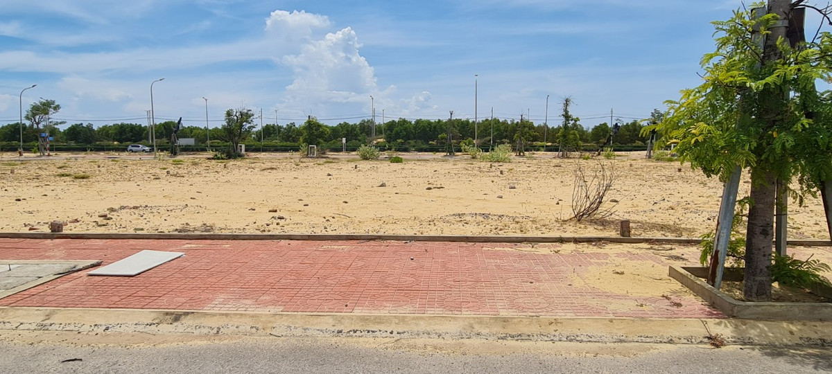 Bình Định: Loạt dự án BĐS ven biển “sốt ảo” rồi bỏ hoang - Hình 8 Binh Dinh: Loat du an BDS ven bien “sot ao” roi bo hoang-Hinh-8