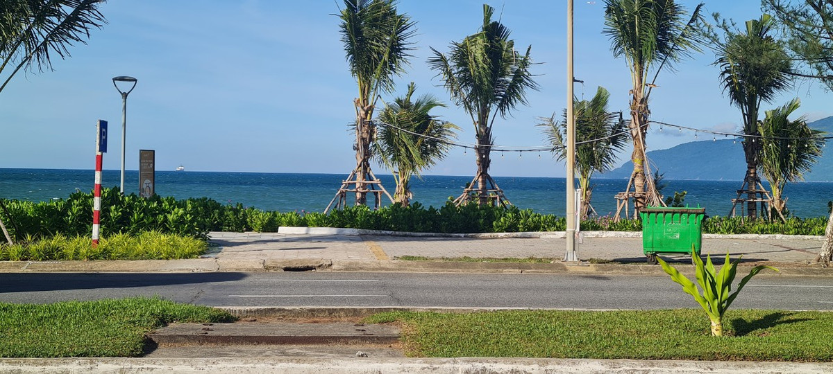 Dự án được xem là sở hữu vị trí “kim cương” ngay mặt Vịnh Đà Nẵng, với tầm nhìn ôm trọn vẻ tuyệt mỹ của "Vịnh Ngọc", đèo Hải Vân, bán đảo Sơn Trà và cả thành phố Đà Nẵng.