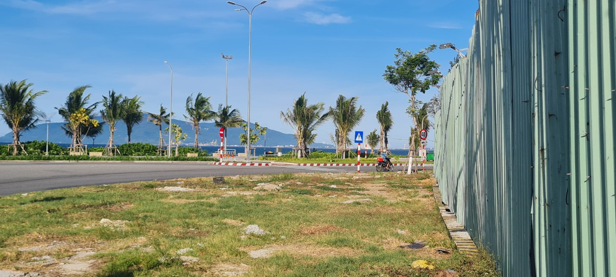 Thế nhưng, chưa biết đến bao giờ Asiana Đà Nẵng mới được hoàn thiện, bàn giao để khẳng định "Vị thế tầm cao - Thiên đường Vịnh Ngọc".