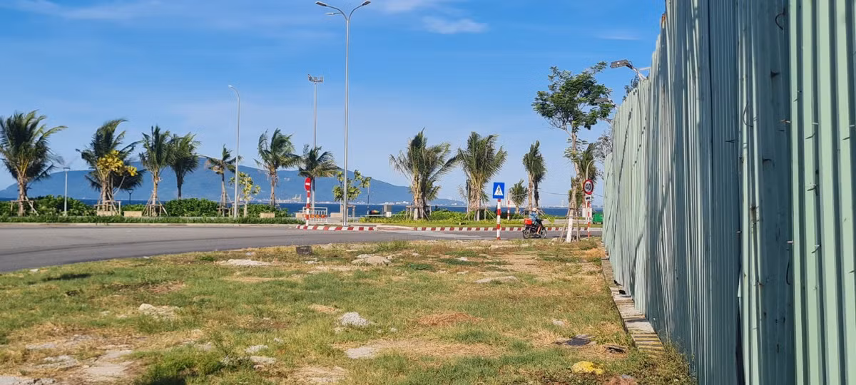 Thế nhưng, chưa biết đến bao giờ Asiana Đà Nẵng mới được hoàn thiện, bàn giao để khẳng định "Vị thế tầm cao - Thiên đường Vịnh Ngọc".