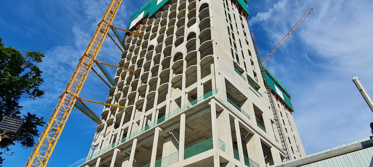 Asiana Đà Nẵng được giới bất động sản ca ngợi sở hữu nhiều ưu thế vượt trội khi xây dựng trên khu đất rộng và thiết kế bao gồm các toà tháp cao tầng nhìn thẳng ra biển, sở hữu tầm view cực tốt, xứng đáng trở thành chốn an cư sang trọng và kênh sinh lời đắc địa dành cho các nhà đầu tư.