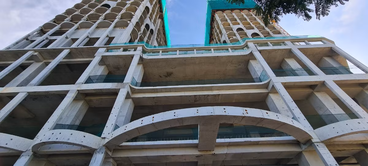 Từ tầng 5 trở lên là các căn hộ cao cấp view biển, với kiến trúc ban công lồi, lấy ý tưởng kiến trúc từ câu chuyện cây tre trăm đốt và những con sóng tại Vịnh Đà Nẵng.