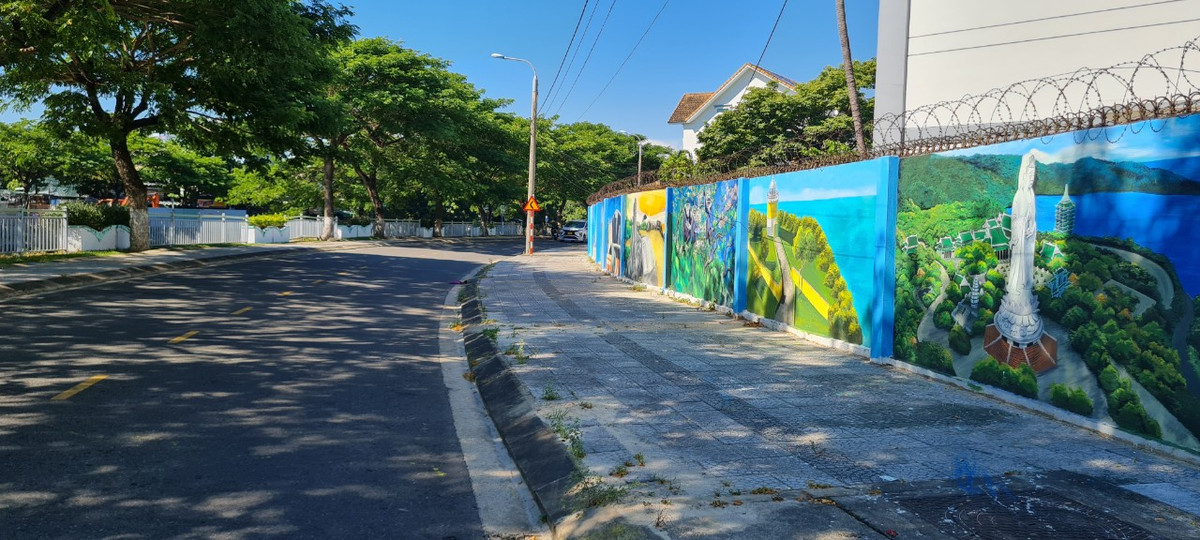 "Đường tranh bích họa này gần nhiều trường phổ thông, cao đẳng, đại học trên địa bàn hứa hẹn sẽ là điểm check in yêu thích của các bạn trẻ, hơn nữa, nó còn khơi dậy lòng yêu quê hương, ý thức bảo vệ môi trường của mọi người.", một bạn sinh viên chia sẻ.