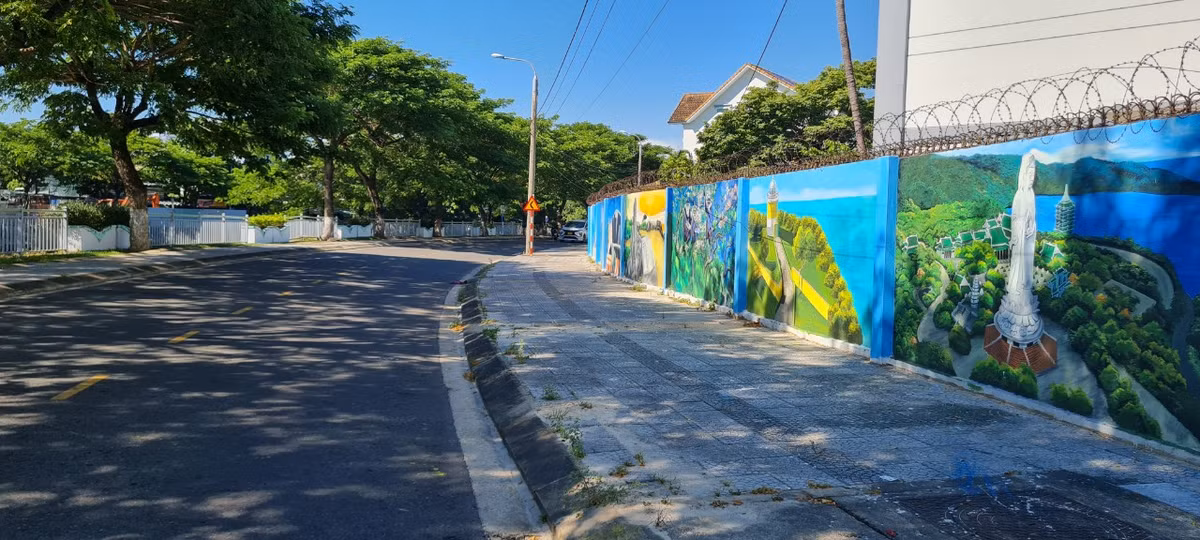 "Đường tranh bích họa này gần nhiều trường phổ thông, cao đẳng, đại học trên địa bàn hứa hẹn sẽ là điểm check in yêu thích của các bạn trẻ, hơn nữa, nó còn khơi dậy lòng yêu quê hương, ý thức bảo vệ môi trường của mọi người.", một bạn sinh viên chia sẻ.