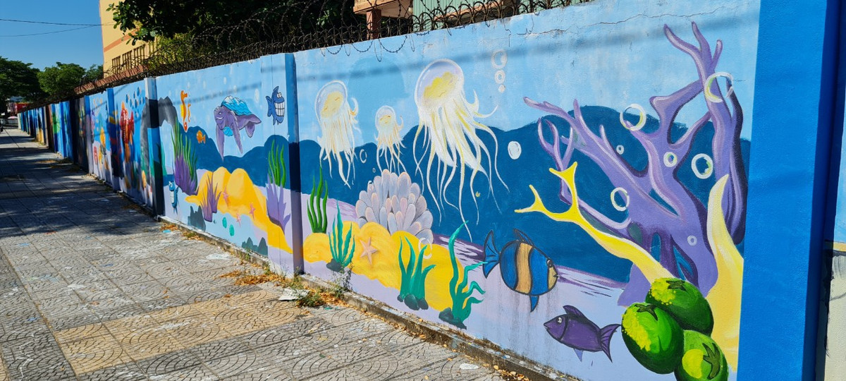 hắc đến Đà Nẵng, không thể không nhắc đến biển...Biển Đà Nẵng có sức thu hút đặc biệt đối với du khách trong nước lẫn quốc tế, sở hữu bờ biển cát trắng mịn với nhiều bãi tắm sạch, trong đó có cả bãi biển được xếp vào danh sách những bãi biển đẹp nhất hành tinh.