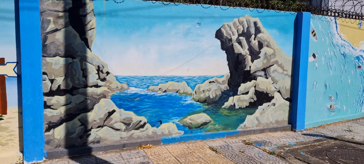 Mũi Nghê Sơn Trà, nơi đón ánh nắng mặt trời đầu tiên của Đà Nẵng, với một mỏm đá hình thù khá giống hình con sư tử biển.