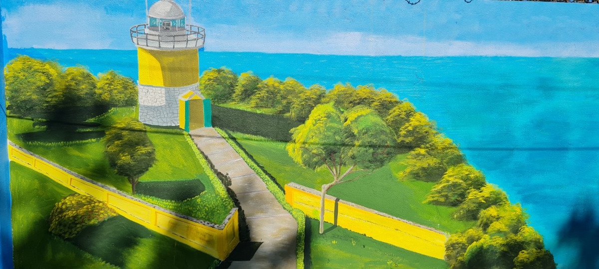 Bán đảo Sơn Trà - lá phổi xanh của thành phố là "nguồn cảm hứng" cho nhiều tác phẩm tại đường tranh, từ ngôi chùa Linh Ứng với tượng Phật Quan Thế Âm cao nhất Việt Nam đến ngọn hải đăng Sơn Trà - một trong những ngọn hải đăng cổ, là địa điểm sống ảo cực hot của giới trẻ.