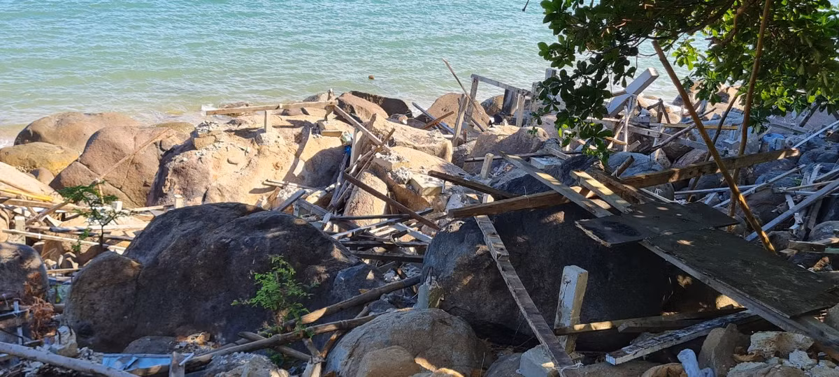 Một số điểm sau cưỡng chế thay vì được dọn dẹp lại trở thành đống rác thải, gây mất mỹ quan.