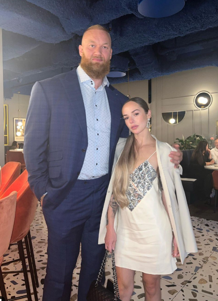 Dù hơn vợ 49cm nhưng cặp đôi chung sống hòa hợp kể từ khi cả hai kết hôn vào năm 2018.