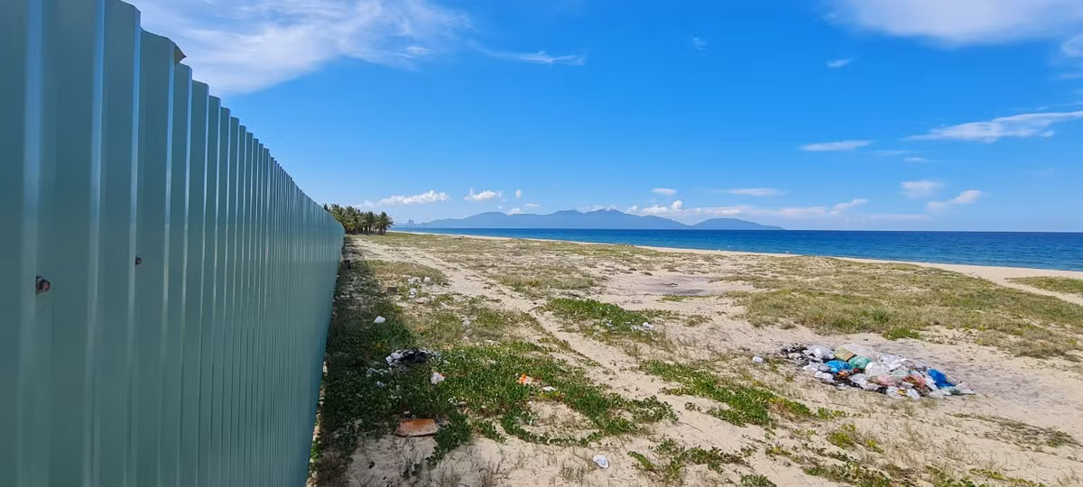 Dự án sở hữu vị trí đắc địa, cạnh 2 sân golf Montgomerie Links và BRG Đà Nẵng, phía sau là bãi biển nên thơ tuyệt đẹp.