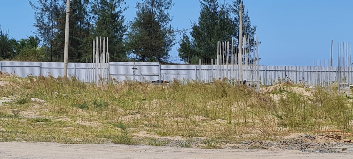 Trước đó, trong thông báo Kết luận thanh tra về công tác quản lý nhà nước về du lịch trên địa bàn tỉnh Quảng Nam, Thanh tra Chính phủ đã chỉ ra rằng, tiến độ thực hiện dự án đang chậm theo cam kết, thời điểm tháng 7/2018 dự án mới đang triển khai thực hiện cọc thử và cọc đại trà, thi công hầm kết nối với dự án sân golf Indochina Hội An, san lấp mặt bằng, triển khai trồng dừa, chưa có hạng mục xây dựng được hoàn thành.