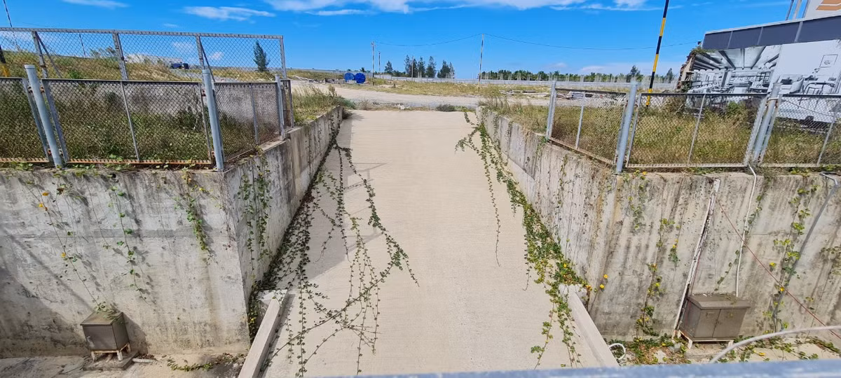 Mai House Hội An do Công ty TNHH Indochina Thế kỷ 21 Resort làm chủ đầu tư. Trước khi khởi công, dự án đã được điều chỉnh cục bộ quy hoạch chi tiết nhiều lần.