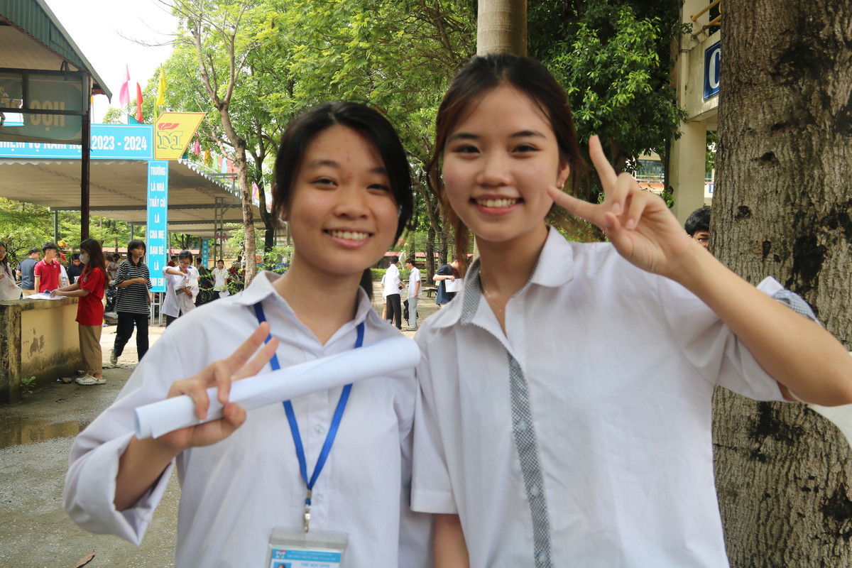 Thi sinh vo oa vi “trung tu” Dat nuoc bai thi Ngu van-Hinh-2