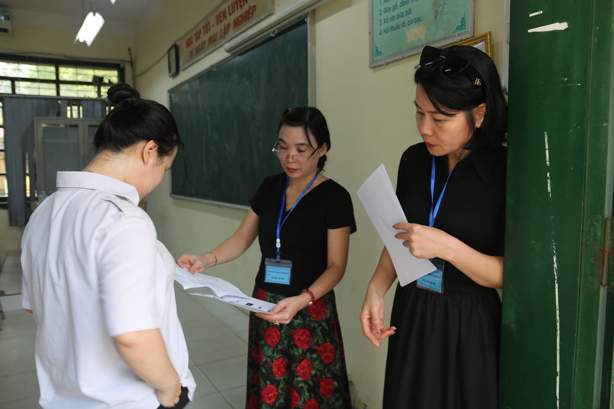 Bo GD&DT len tieng ve nghi van “lo de” thi mon Ngu van