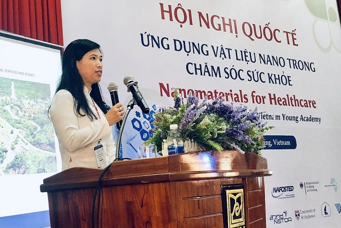 Nguoi Viet dau tien lam vien si Vien Han lam chau Au-Hinh-3