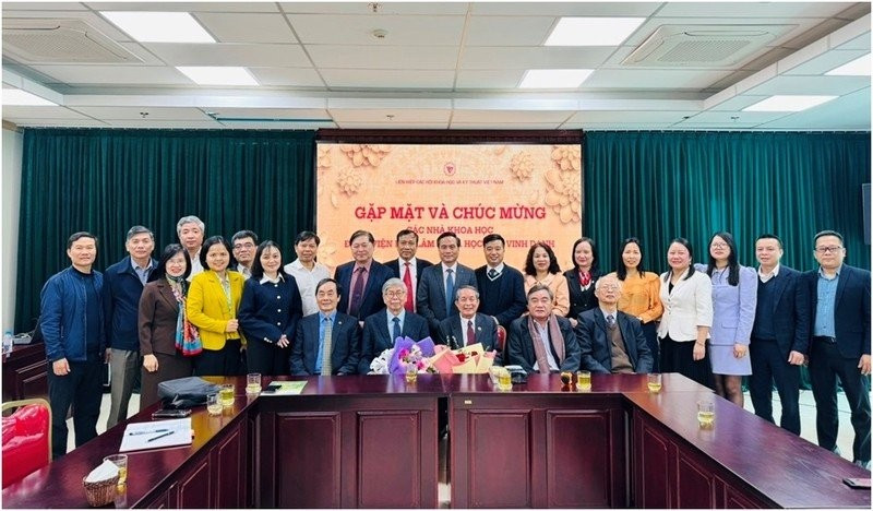 GS.VS Tran Dinh Long: Moi nha bao la mot chien si tren mat tran khoa hoc va cong nghe-Hinh-2