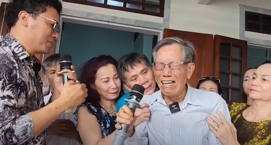 That lac nhau 48 nam, nguoi cha noi 2 cau, con thot len: Dung cha roi!-Hinh-3