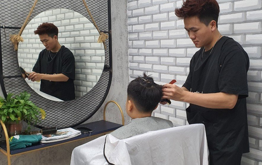 Tiem toc day nghe mien phi cho tre vung cao-Hinh-3