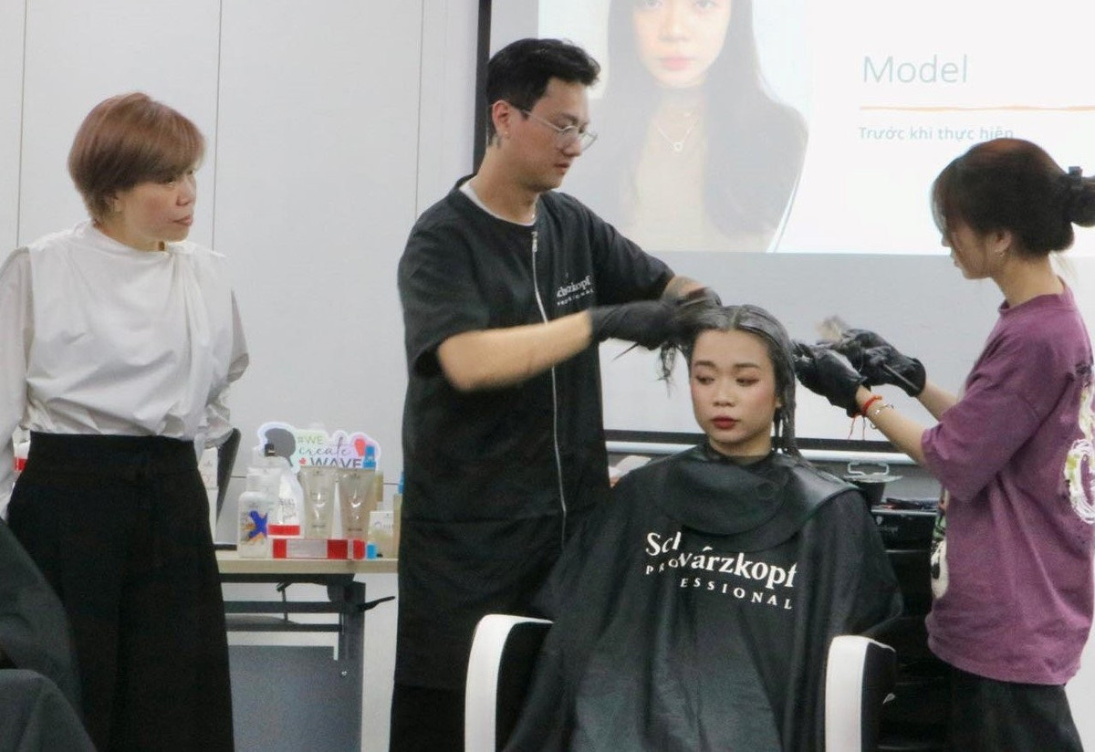 Tiem toc day nghe mien phi cho tre vung cao-Hinh-2